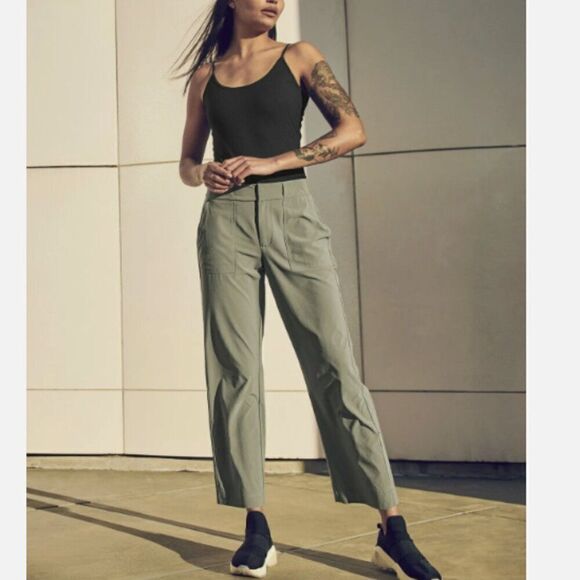 ATHLETA Tribeca Utility Crop Green Size 10 - Picture 1 of 9
